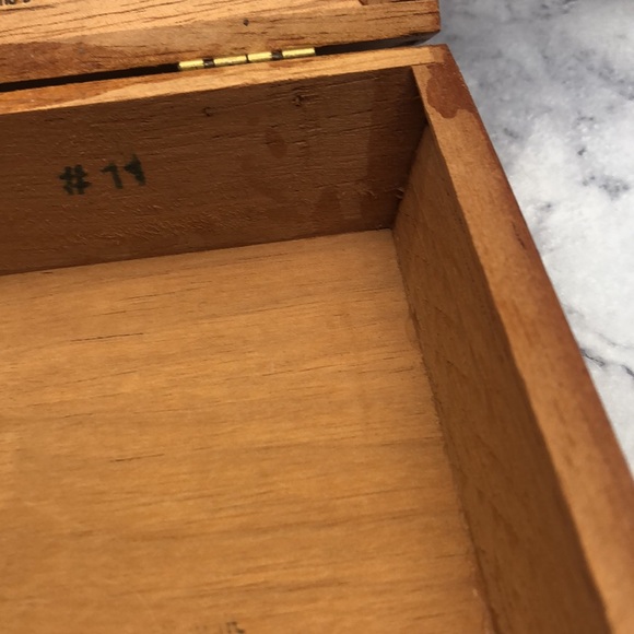 Aston Cigar Box - Picture 11 of 14